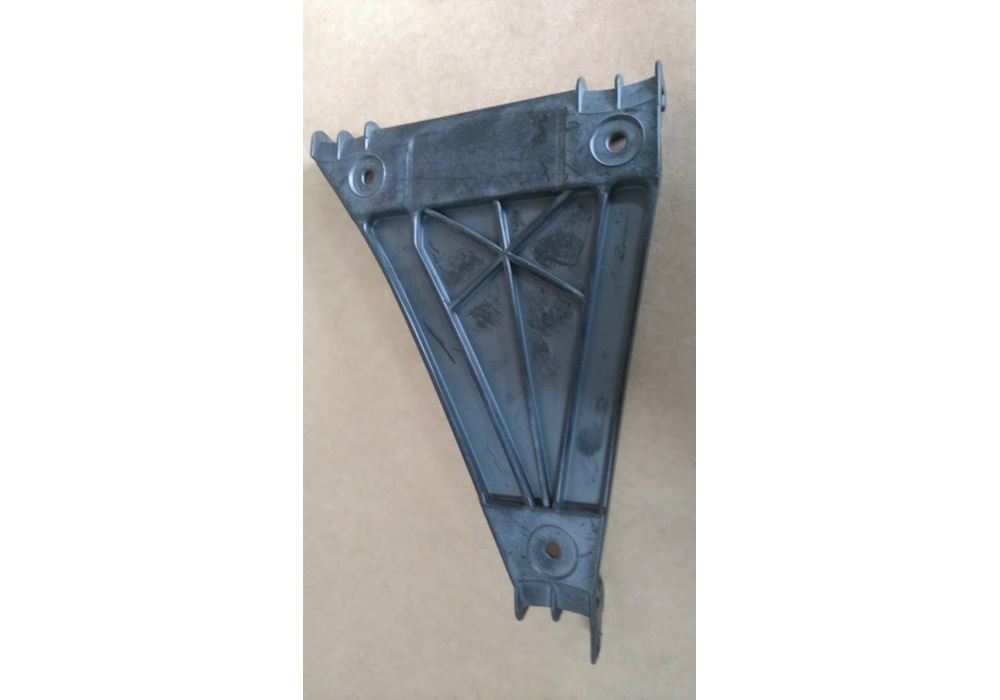 8D0807484 VW CLASSIC Ślizg zderzaka Audi A4 B5 95- prawy tył