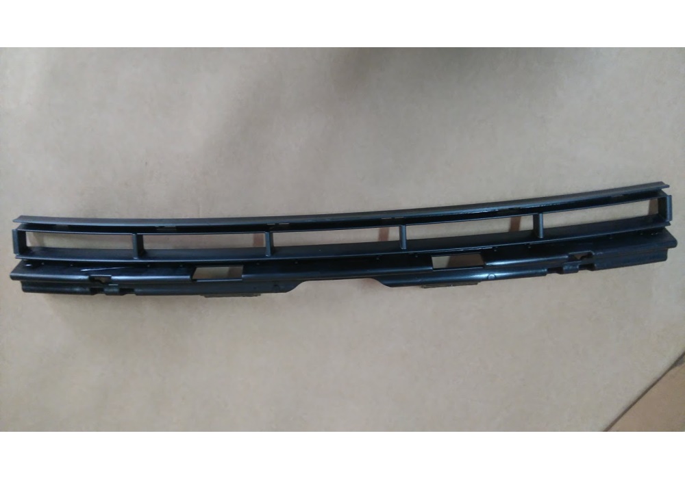 4E0807820C01C VW CLASSIC ATRAPA ZDERZAKA listwa zderzaka kierownica powietrza srodek Audi A8 4E