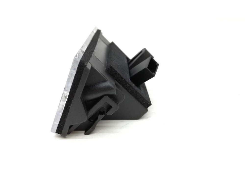 8D0943021D VW CLASSIC LAMPKA OŚWIETLENIA TABLICY REJESTRACYJNEJ AUDI A4 B5 LIMUZYNA PRAWA Audi A4 B5 9