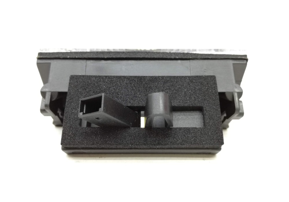 8D0943021D VW CLASSIC LAMPKA OŚWIETLENIA TABLICY REJESTRACYJNEJ AUDI A4 B5 LIMUZYNA PRAWA Audi A4 B5 9