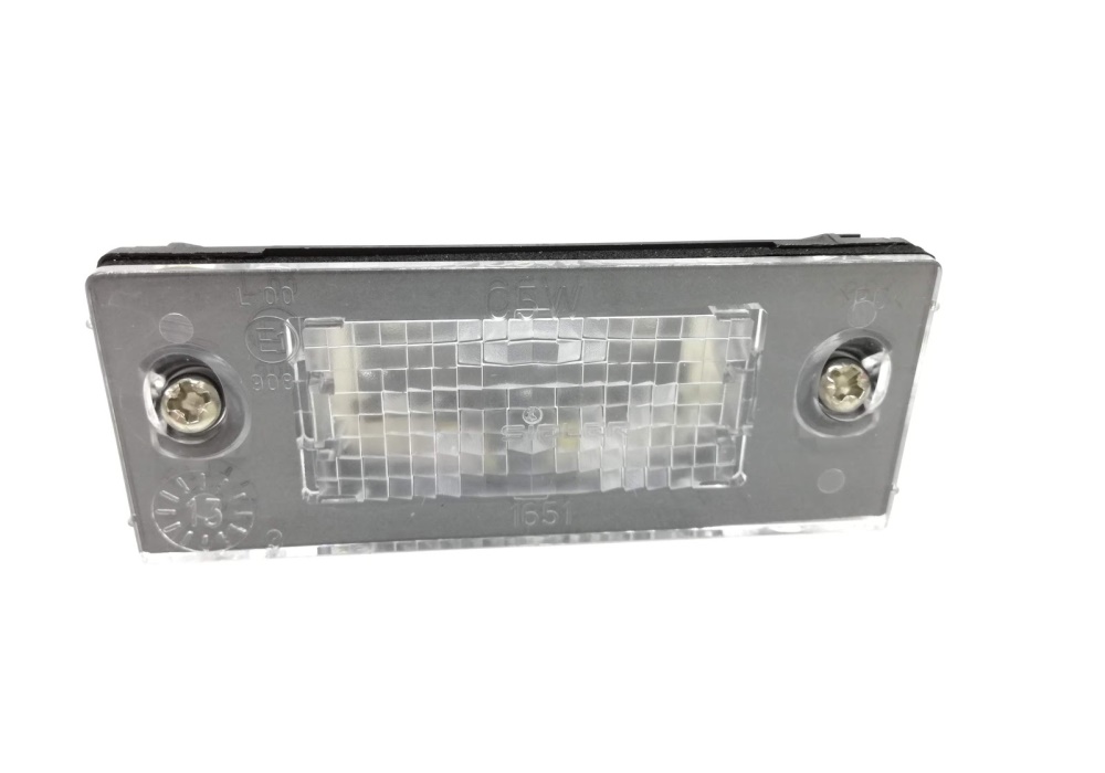 8D0943021D VW CLASSIC LAMPKA OŚWIETLENIA TABLICY REJESTRACYJNEJ AUDI A4 B5 LIMUZYNA PRAWA Audi A4 B5 9