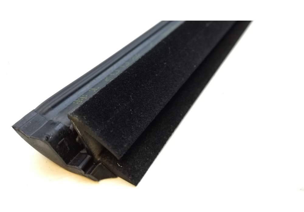 5J7839477A VAG Uszczelka zgarniajaca szyby lewo-zewn. tył Skoda Roomster