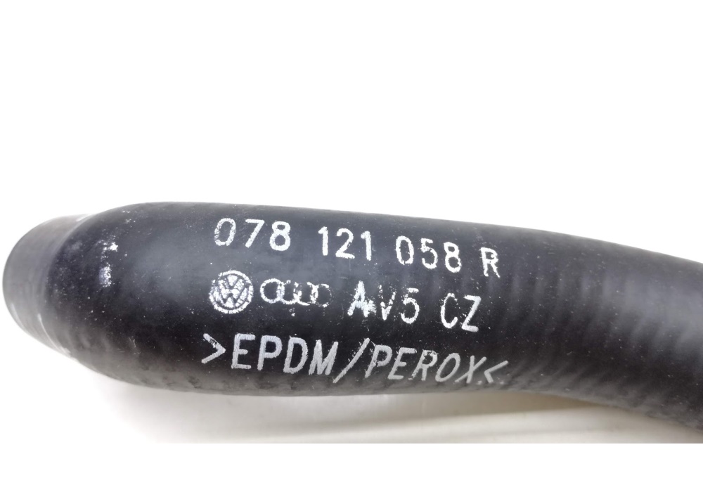 078121058R VAG Przewód układu chłodzenia Audi V6