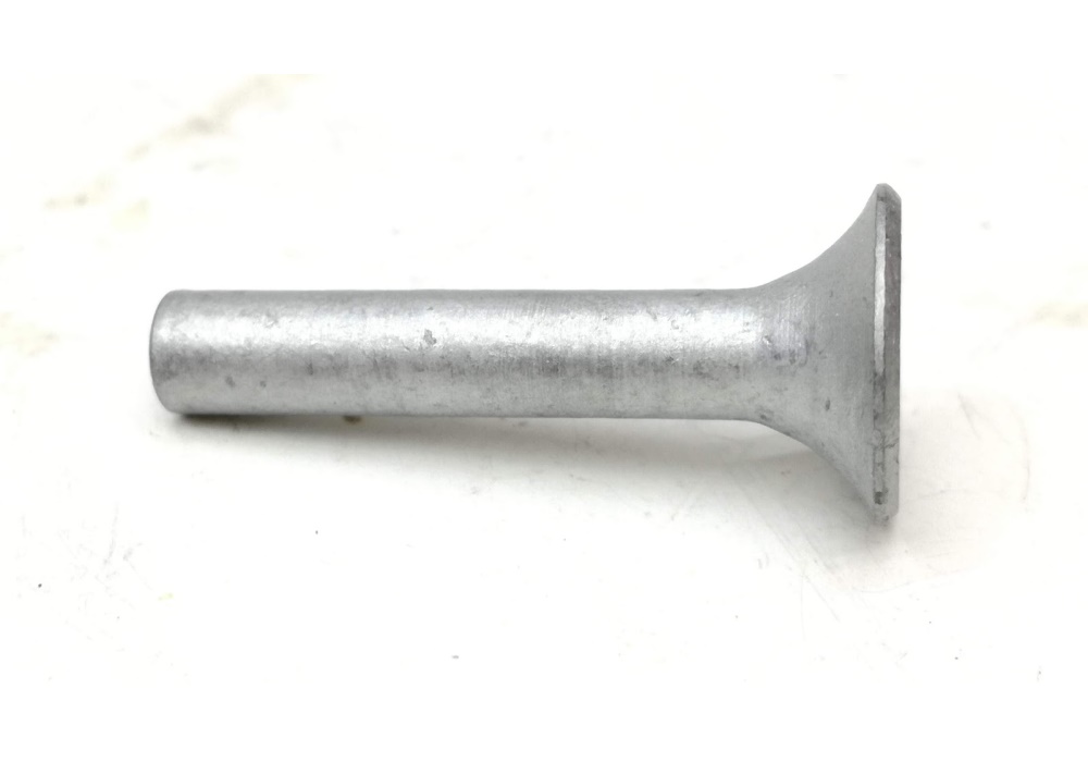 443823597A VW CLASSIC TULEJKA. Audi 100 82-
