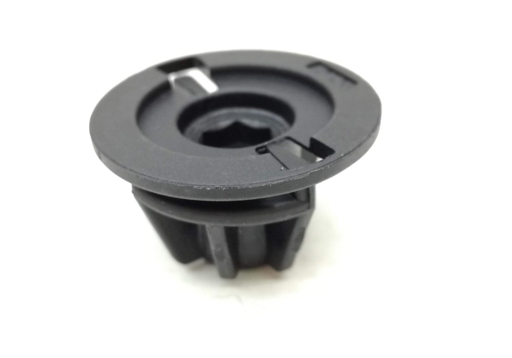 8E0941118 VW CLASSIC Klip (nakrętka) mocowania reflektora Audi A4 B6