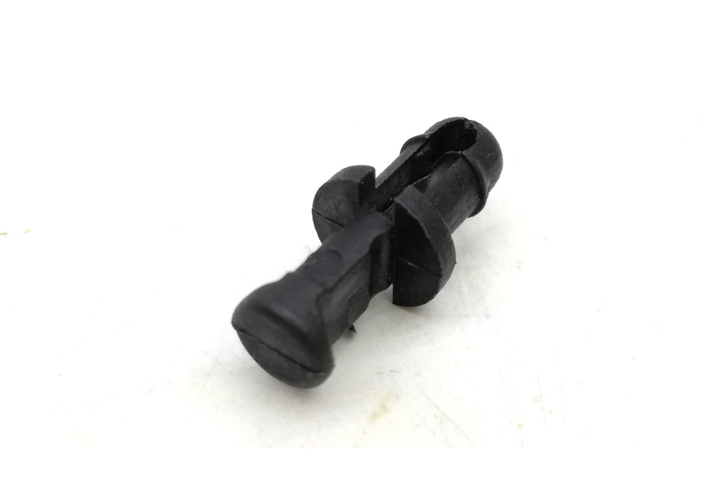 893823740 VW CLASSIC Spinka zaczep uszczelki maski silnika Audi 80