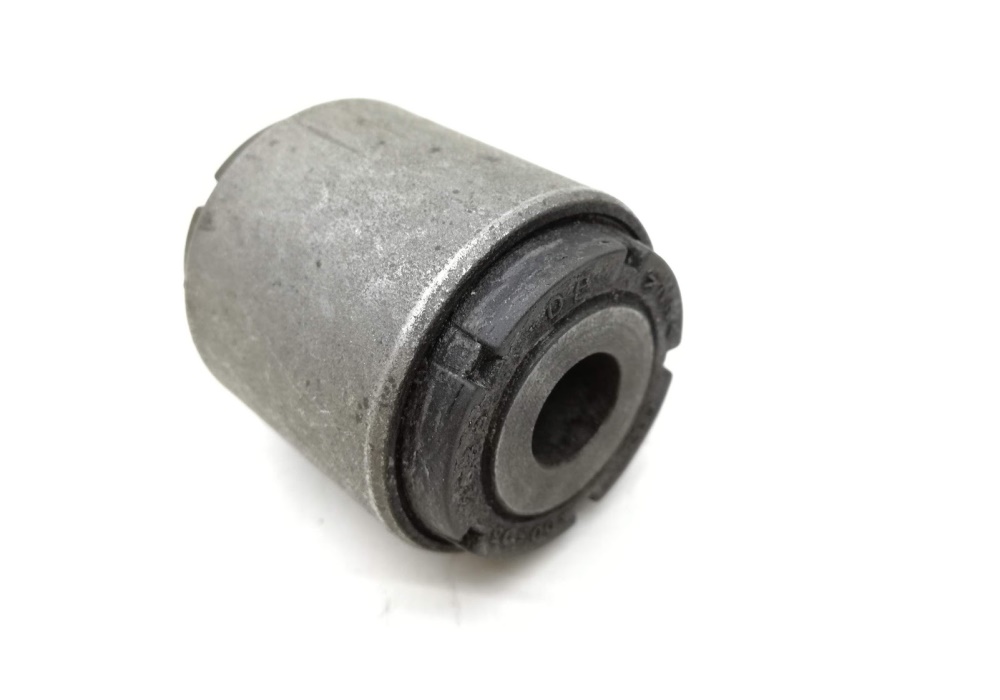 4D0505203G VAG Tuleja wahacza górnego tył  Audi A8 Audi S8 D2