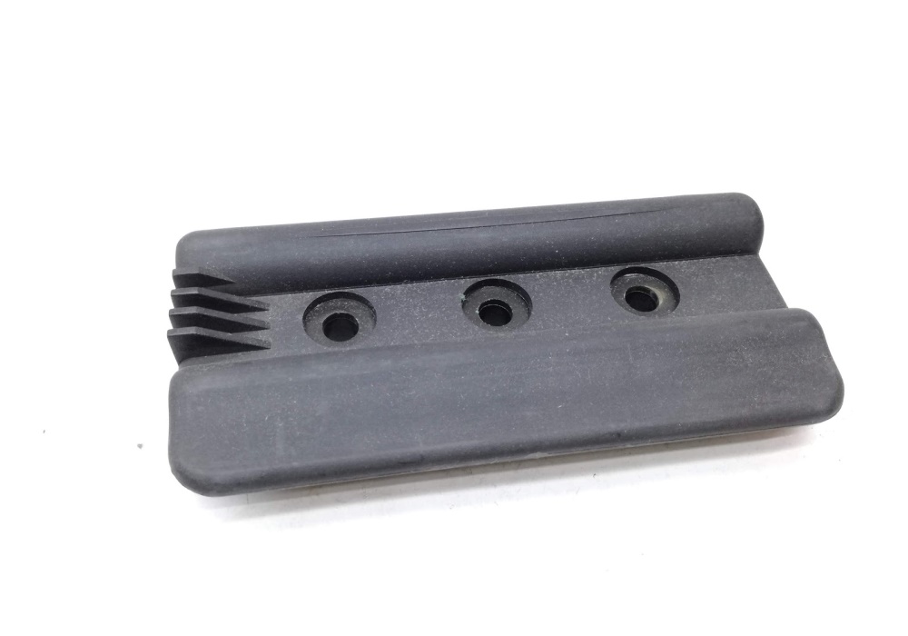 8D9861703A VAG listwa mocujaca 130X62X23,5 siatki bagażnika Audi A4 B5 95-