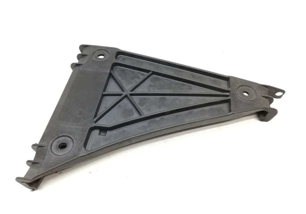 8D0807484 VW CLASSIC Ślizg zderzaka Audi A4 B5 95- prawy tył