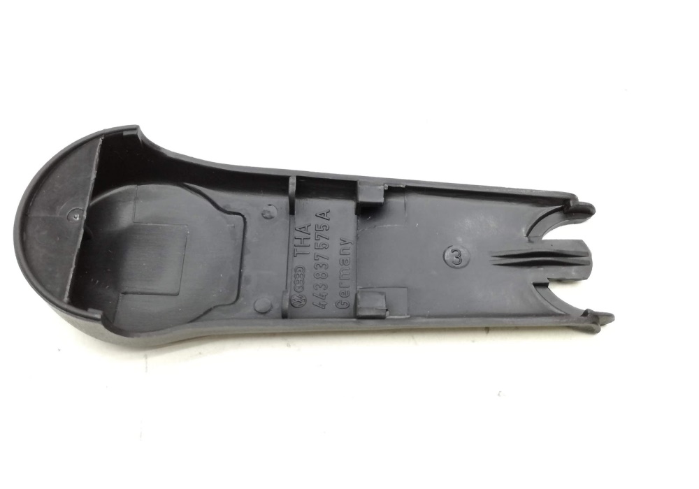 443837575A4PK VAG ZAŚLEPKA korbki szyby Audi 100 Audi 100 82-
