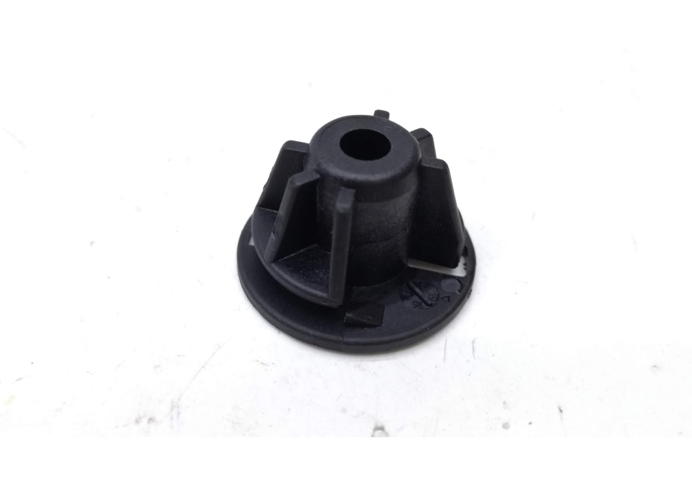 8E0941118 VW CLASSIC Klip (nakrętka) mocowania reflektora Audi A4 B6