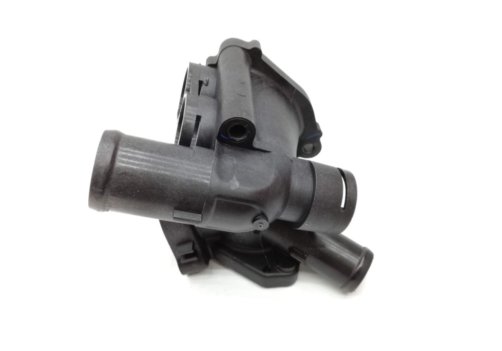 071121117A VW CLASSIC OBUDOWA TERMOSTATU PASSAT B5 BORA GOLF 2.3 AGZ