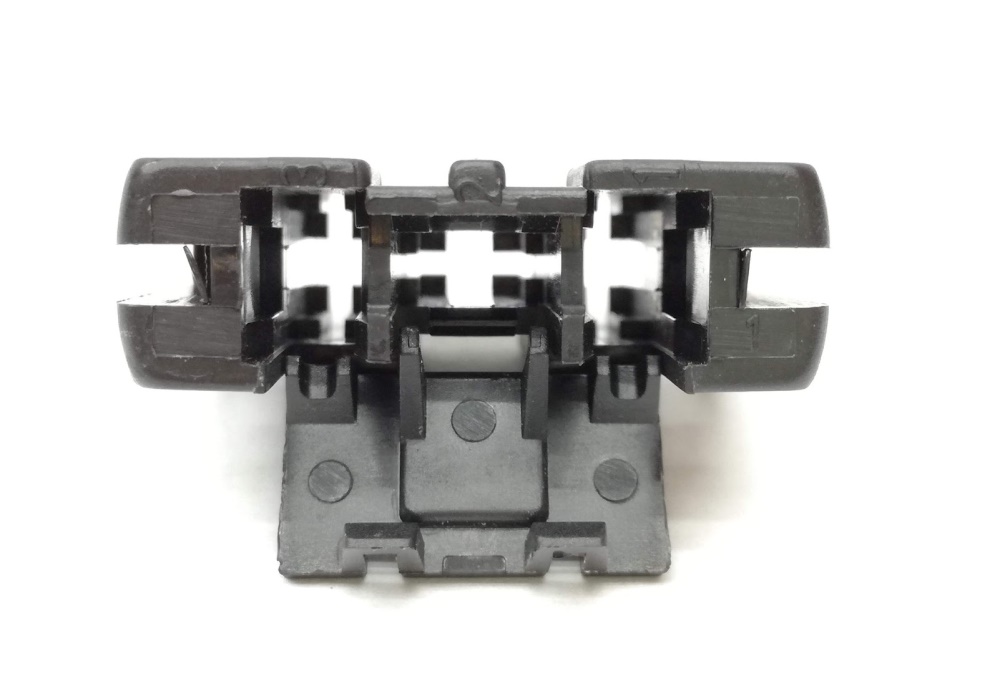 443959840 VAG Wtyczka Oprawka wtyczki ze styk.płask. Audi 100 82-