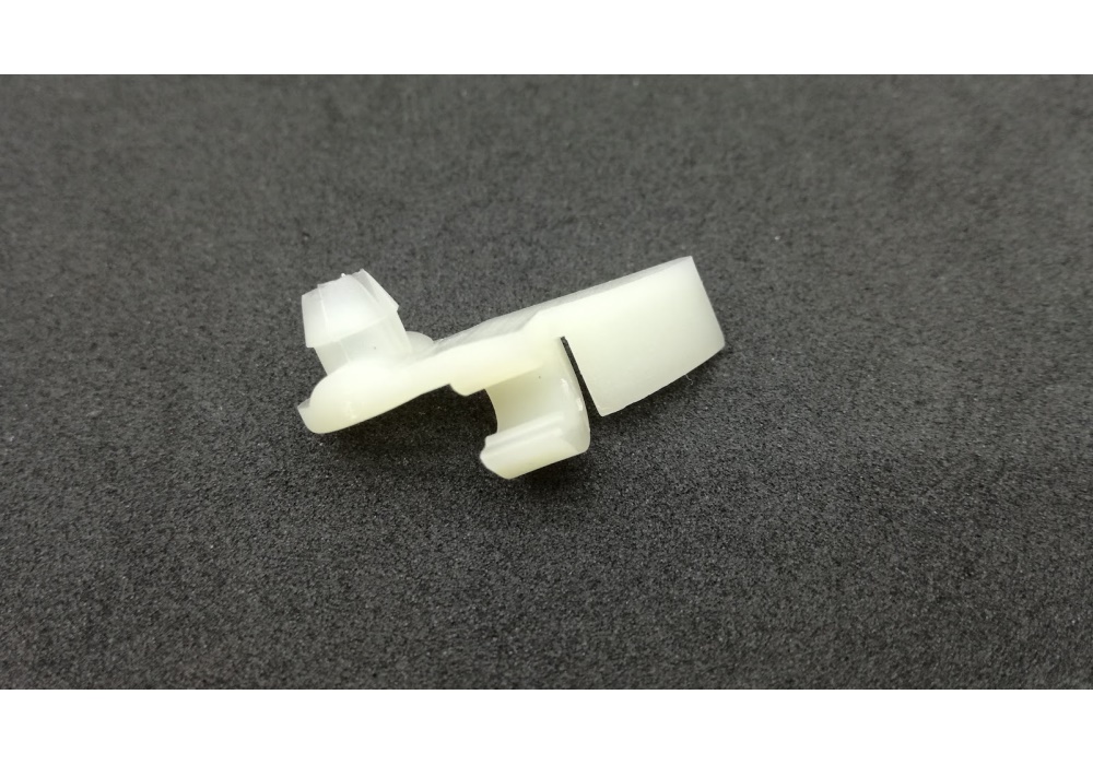 893837821A VAG Klip Audi 80 B3 893837821A VAG Klip Audi 80 B3