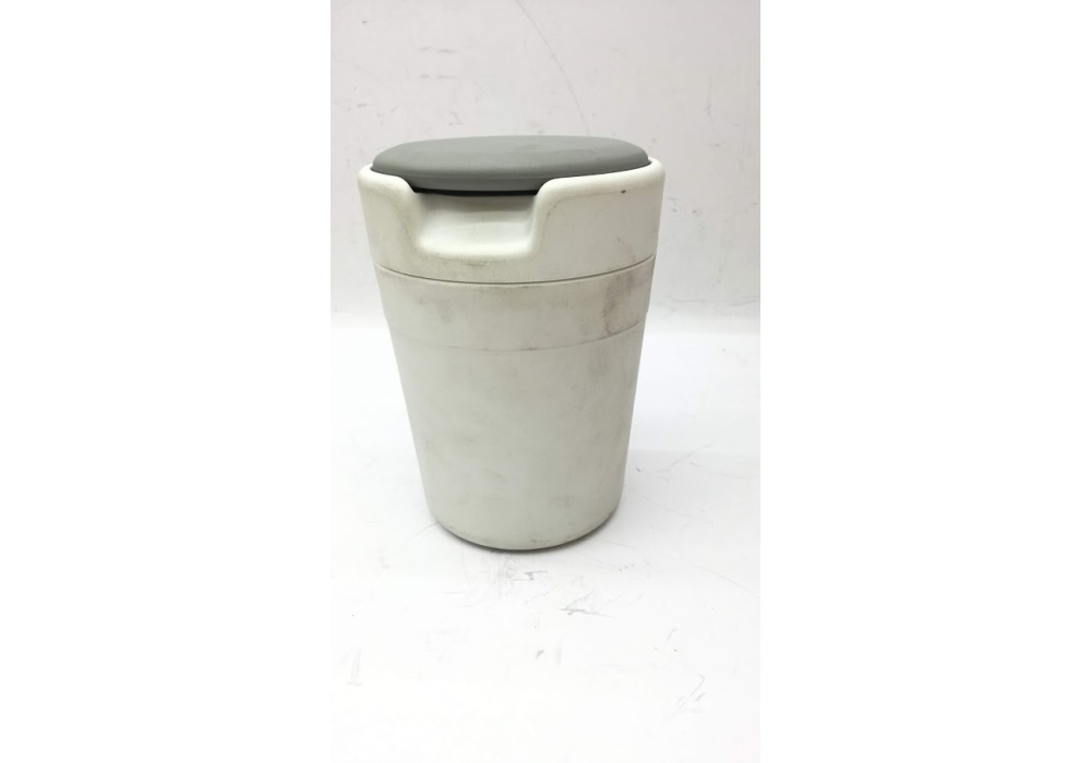 000061142 VAG POJEMNIK NA DROBIAZGI - WNĘKA NA KUBEK