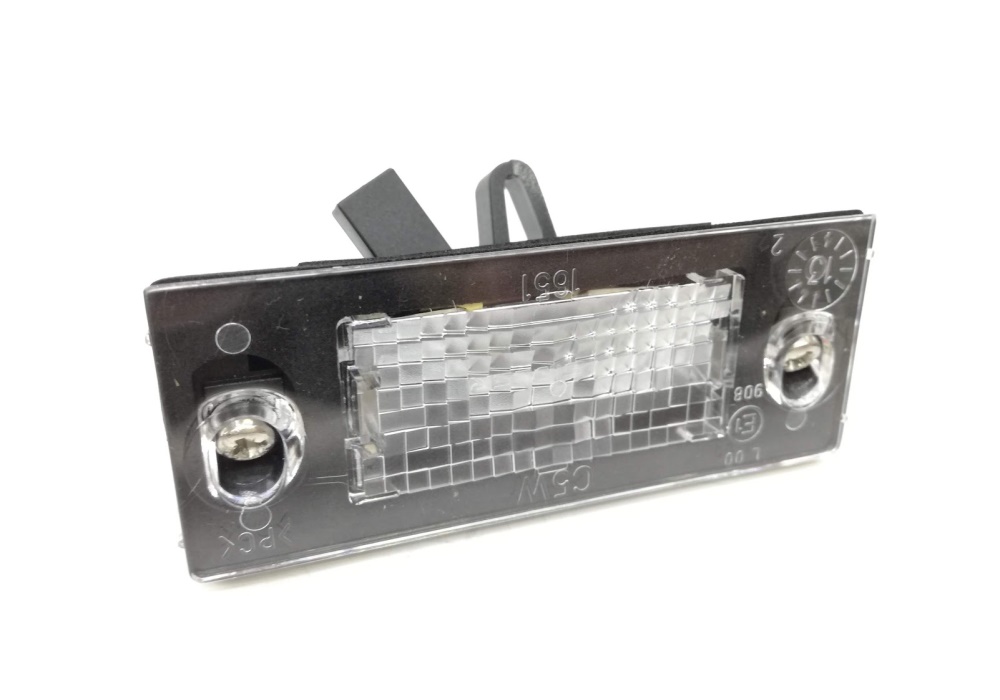 8D0943021C VW CLASSIC LAMPKA OŚWIETLENIA TABLICY REJESTRACYJNEJ AUDI A4 B5 LIMUZYNA LEWA Audi A4 B5 95