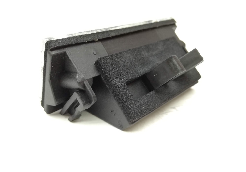 8D0943021C VW CLASSIC LAMPKA OŚWIETLENIA TABLICY REJESTRACYJNEJ AUDI A4 B5 LIMUZYNA LEWA Audi A4 B5 95