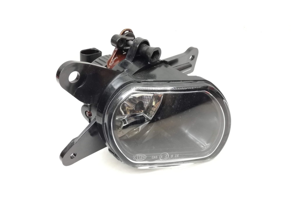 8D0941699C VW CLASSIC Reflektor halogenowy p.mgielny