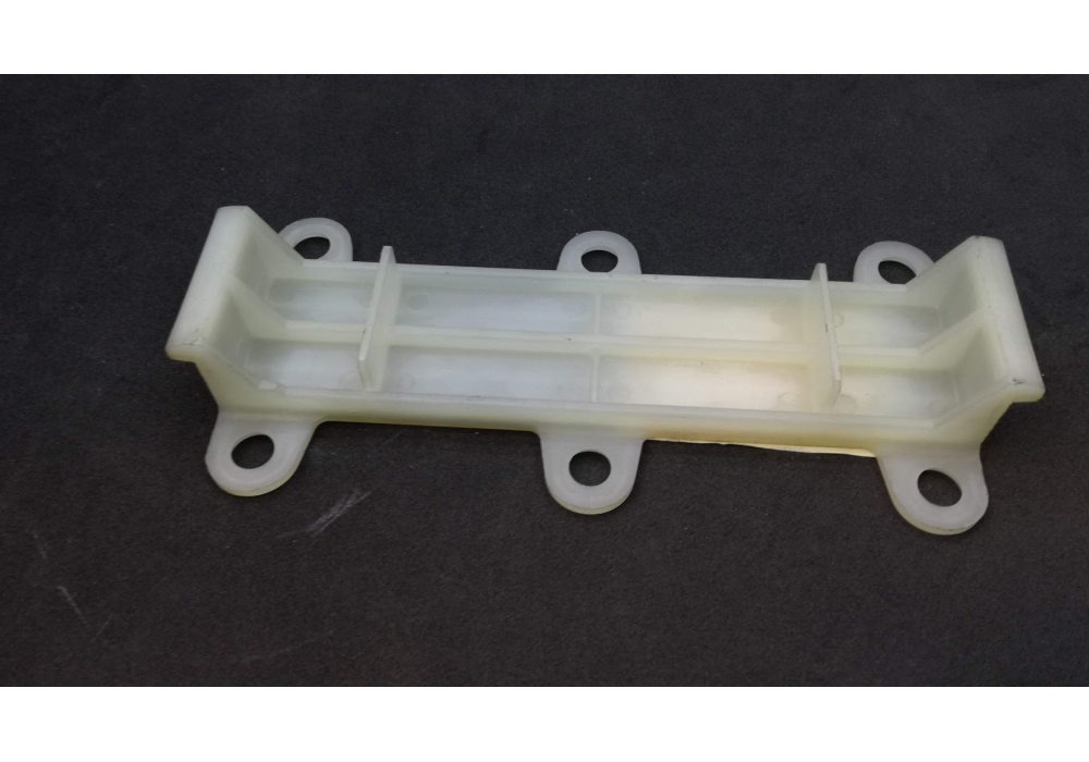 893807477B VAG ŚLIZG ZDERZAKA AUDI 80 B3