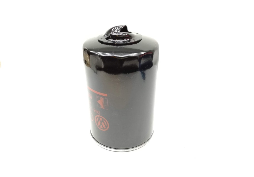 068115561F VAG Filtr oleju AUDI A4 B5, A4 B6, A4 B7, A6 C5; SEAT EXEO, EXEO ST; SKODA SUPERB I;