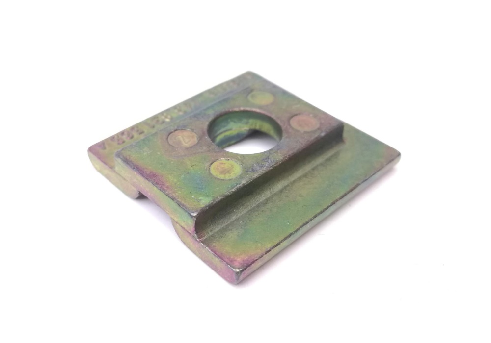 443831565A VAG ELEMENT DYSTANSOWY Audi 100 82-