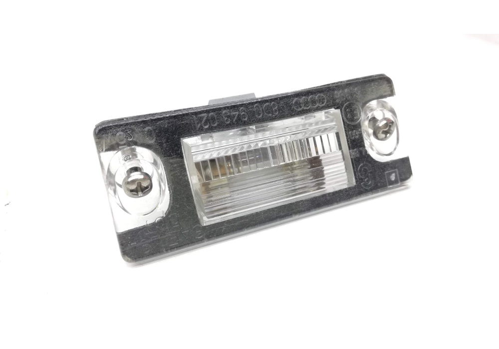 8D0943021 VW CLASSIC LAMPKA OŚWIETLENIA TABLICY REJESTRACYJNEJ Audi A4 95- Audi A4 B5 95-