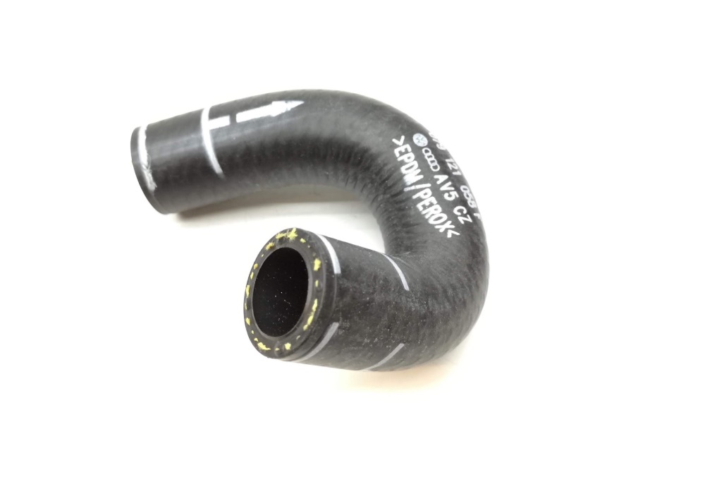 079121058F VW CLASSIC Wąż cieczy chłodzącej