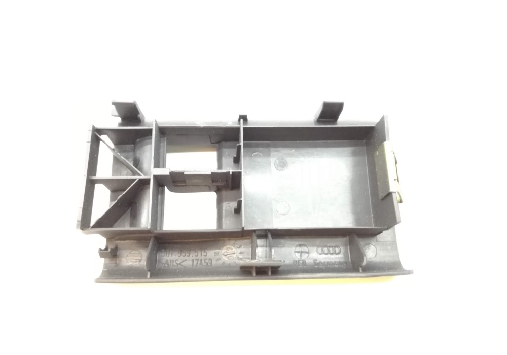 8D19595219XB VAG UCHWYT. Audi A4 B5 95-