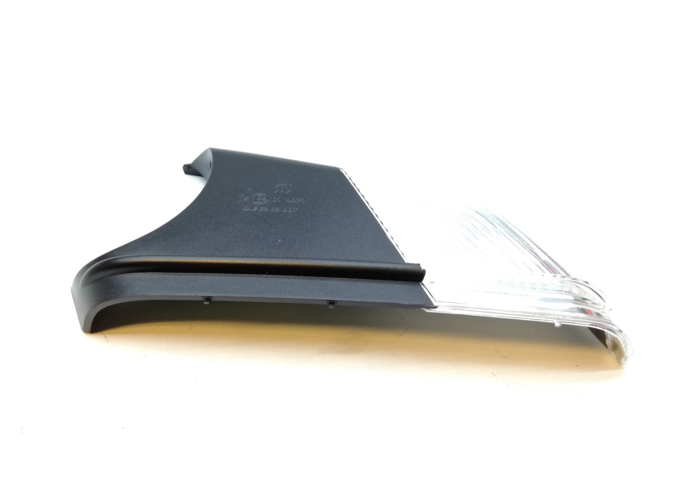 1Z0949101 VAG KIERUNKOWSKAZ LUSTERKA LEWY SKODA OCTAVIA II