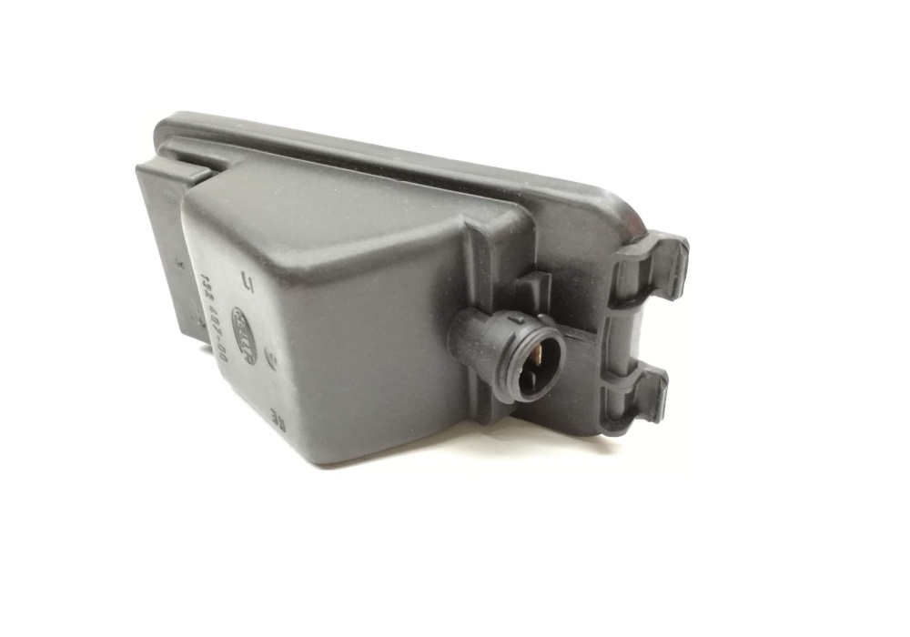 895941721 VAG OBUDOWA. Audi 80 B3