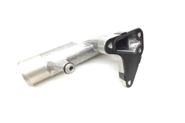 070121131B VAG Króciec rurowy rura wodna z uszczelką VW T5 2,5 TDI  AXE,AXD,BLJ