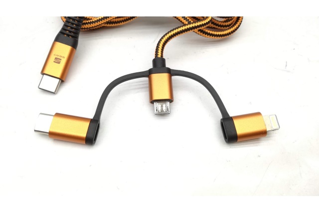 000051444AQ VAG Przewód 3-w-1 do ładowania i przesyłania danych USB typu C
