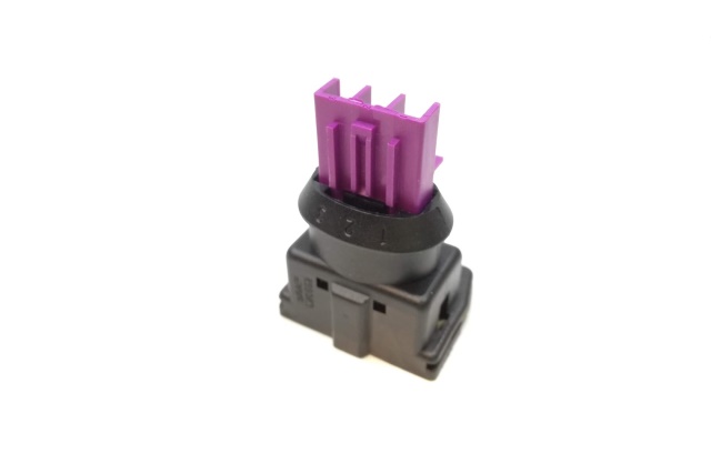 443906233 VAG Oprawka wtyczki ze styk.płask.