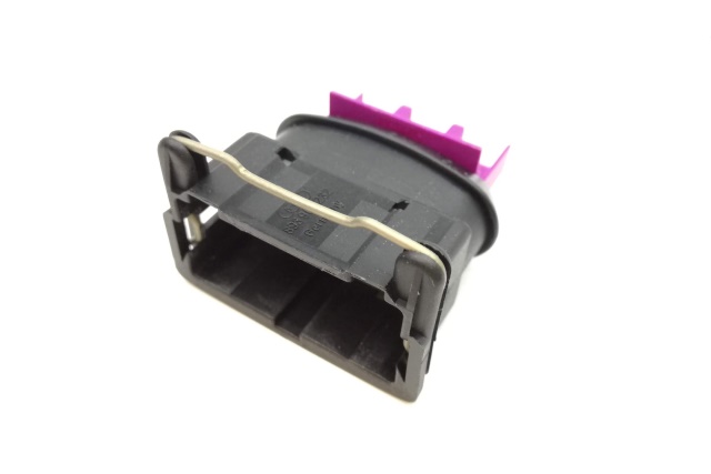 893906232 VW CLASSIC Wtyczka plaska wiazki z uszczelnieniem housing