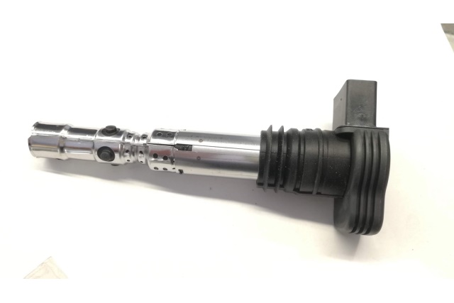 06A905115D VAG cewka zapłonowa z nasadk. świec zapł.