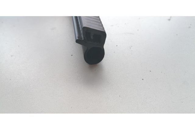 8V0823723 VAG USZZCELKA