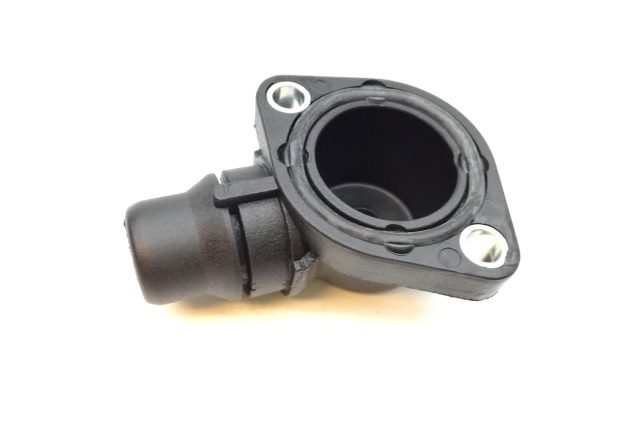 038121144A VW CLASSIC KROCIEC WODNY Kolnierz z pierscieniem uszczelniajacym