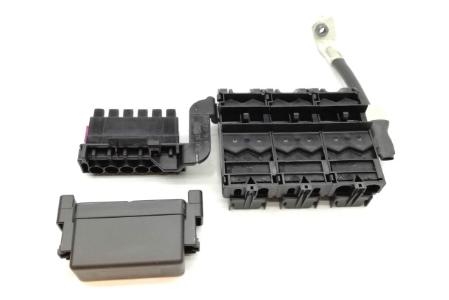 5J0937548 VAG Gniazdo bezpiecznika