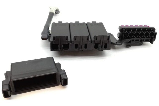 5J0937548 VAG Gniazdo bezpiecznika