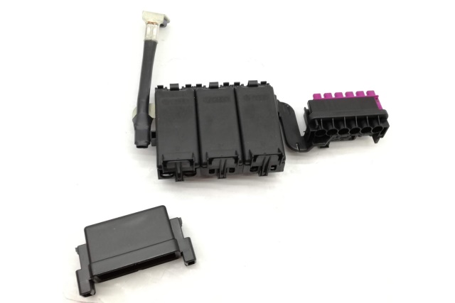 5J0937548 VAG Gniazdo bezpiecznika