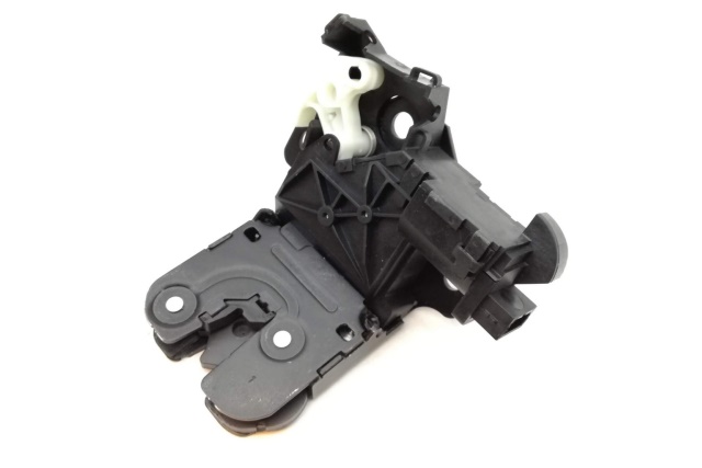 8P4827505D VAG ZAMEK klapy pokrywy tył  Audi A3 8P (2003-2012)