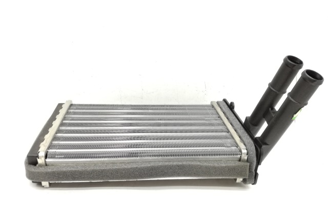 8D1819030B VW CLASSIC NAGRZEWNICA A80 86-93 Audi A4 B5 95-
