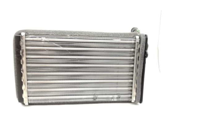 8D1819030B VW CLASSIC NAGRZEWNICA A80 86-93 Audi A4 B5 95-