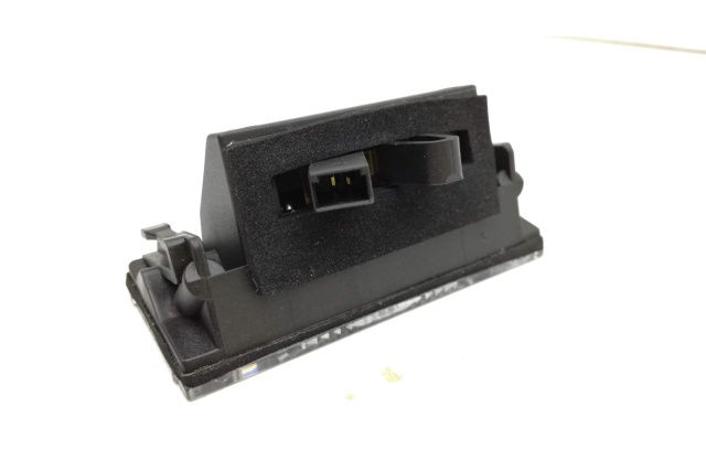 8D0943021C VW CLASSIC LAMPKA OŚWIETLENIA TABLICY REJESTRACYJNEJ AUDI A4 B5 LIMUZYNA LEWA Audi A4 B5 95