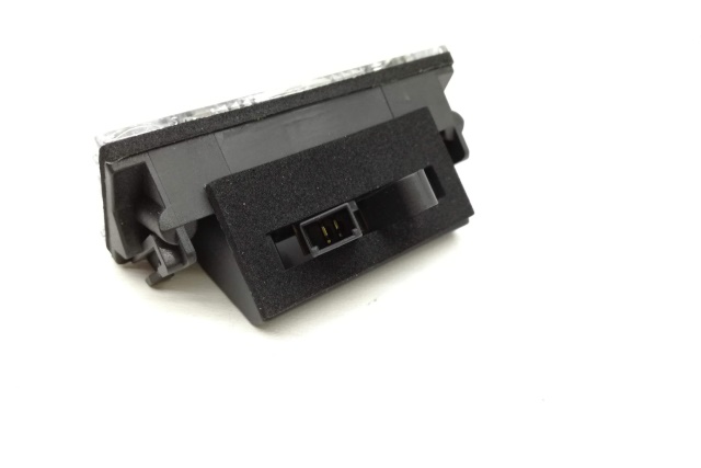 8D0943021D VW CLASSIC LAMPKA OŚWIETLENIA TABLICY REJESTRACYJNEJ AUDI A4 B5 LIMUZYNA PRAWA Audi A4 B5 9