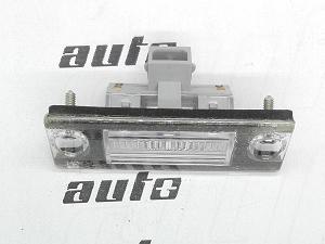 8D0943021 VW CLASSIC LAMPKA OŚWIETLENIA TABLICY REJESTRACYJNEJ Audi A4 95- Audi A4 B5 95-