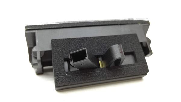 8D0943021D VW CLASSIC LAMPKA OŚWIETLENIA TABLICY REJESTRACYJNEJ AUDI A4 B5 LIMUZYNA PRAWA Audi A4 B5 9