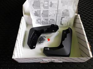 8V3075111 VAG Oryginalne Fartuchy CHLAPACZE PRZÓD AUDI A3 2013 Zestaw chlapaczy (prawy i lewy)