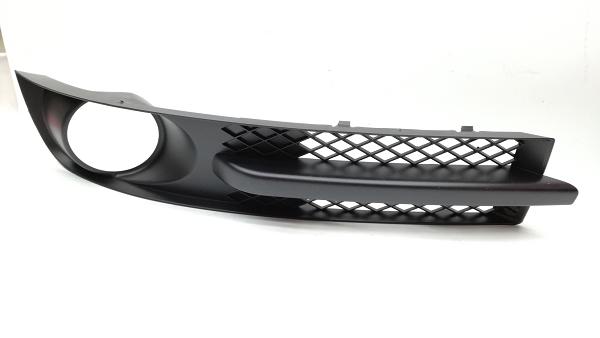 7M3853684C01C VAG KRATKA atrapa zderzaka  01- /P/  VW Sharan z oworem na halogen