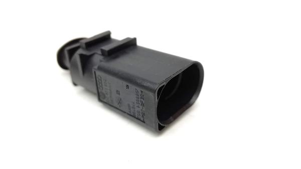 8D0973822 VAG WTYCZKA. Audi A4 B5 95-